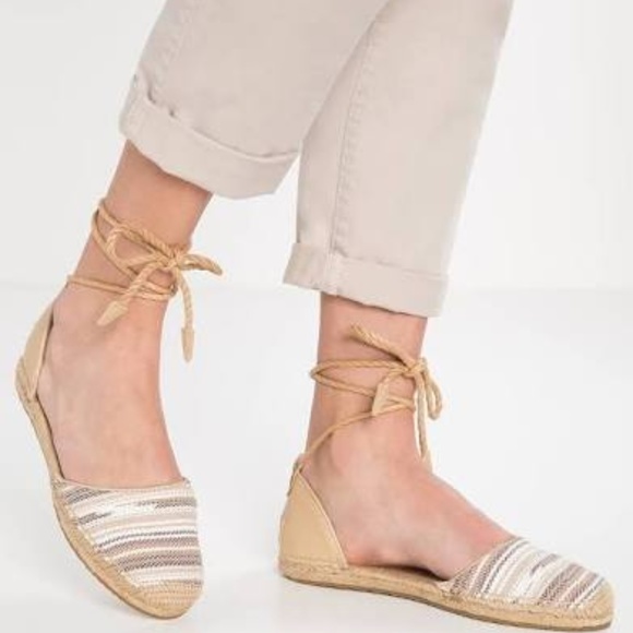 UGG Shoes - UGG Libbi Serape d'Orsay size 8 NEW!